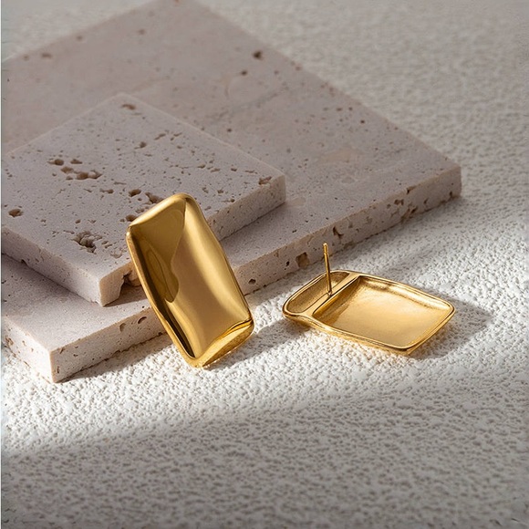 NEW: 24K Gold Rectangular Earrings*Lightweight Earrings*Waterproof* Tarn… - Picture 5 of 5